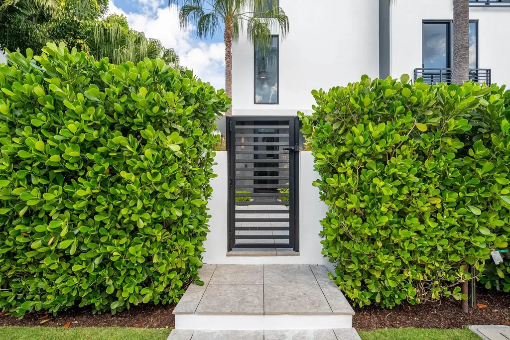 927 Witherspoon Lane Delray Beach FL 33483