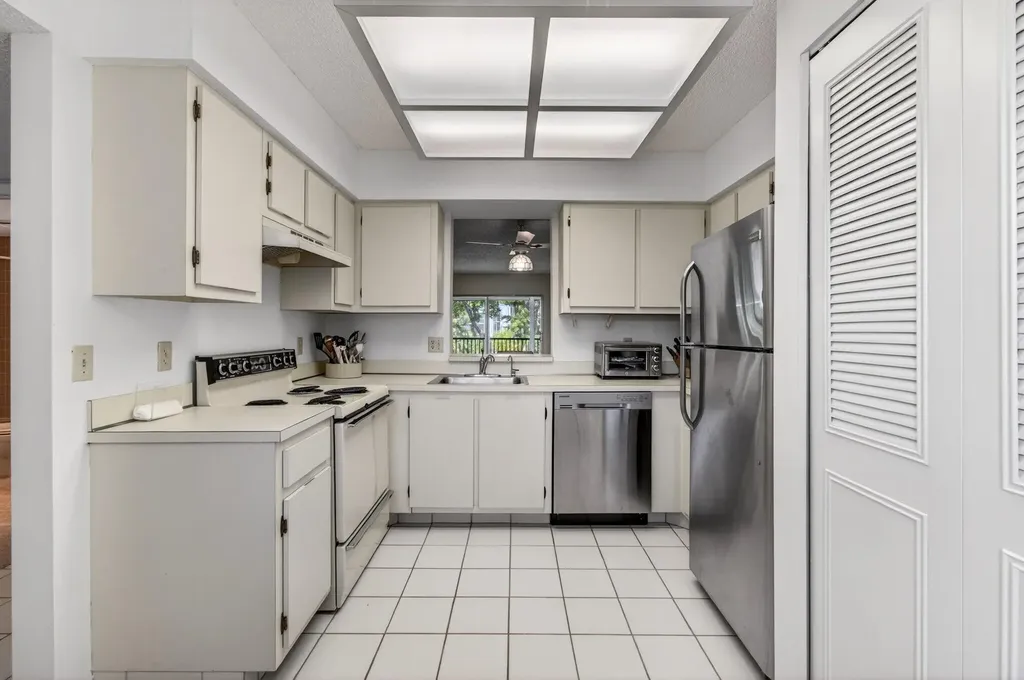 6585 Kensington Lane Delray Beach FL 33446