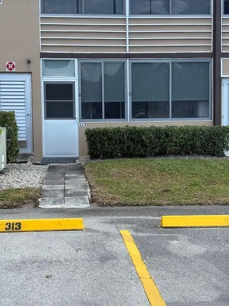 313 Andover West Palm Beach FL 33417