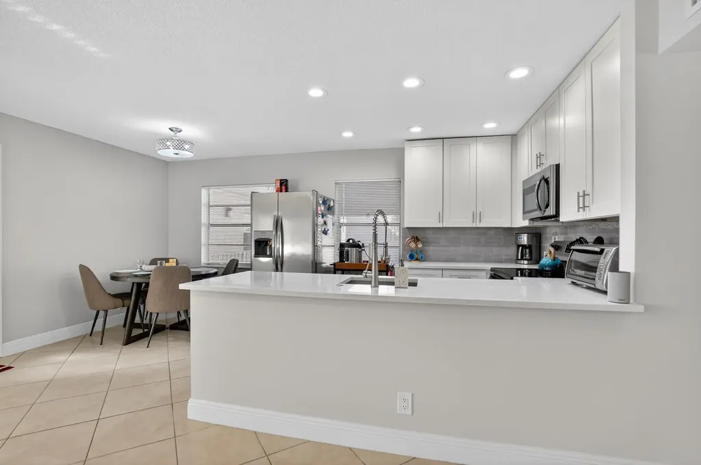 805 Flanders Q Delray Beach FL 33484