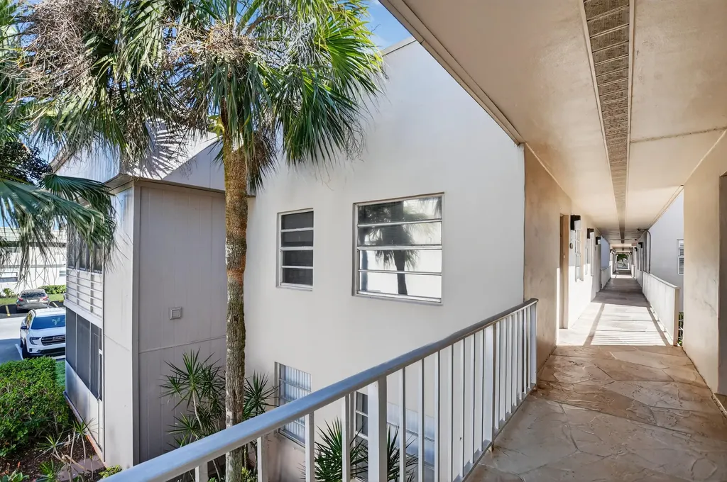 805 Flanders Q Delray Beach FL 33484
