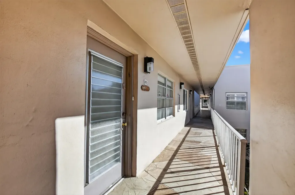 805 Flanders Q Delray Beach FL 33484
