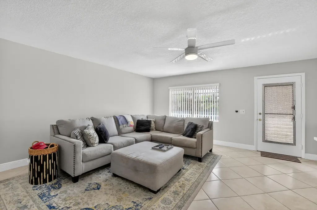 805 Flanders Q Delray Beach FL 33484