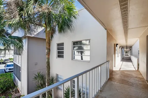 805 Flanders Q Delray Beach FL 33484