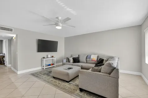 805 Flanders Q Delray Beach FL 33484
