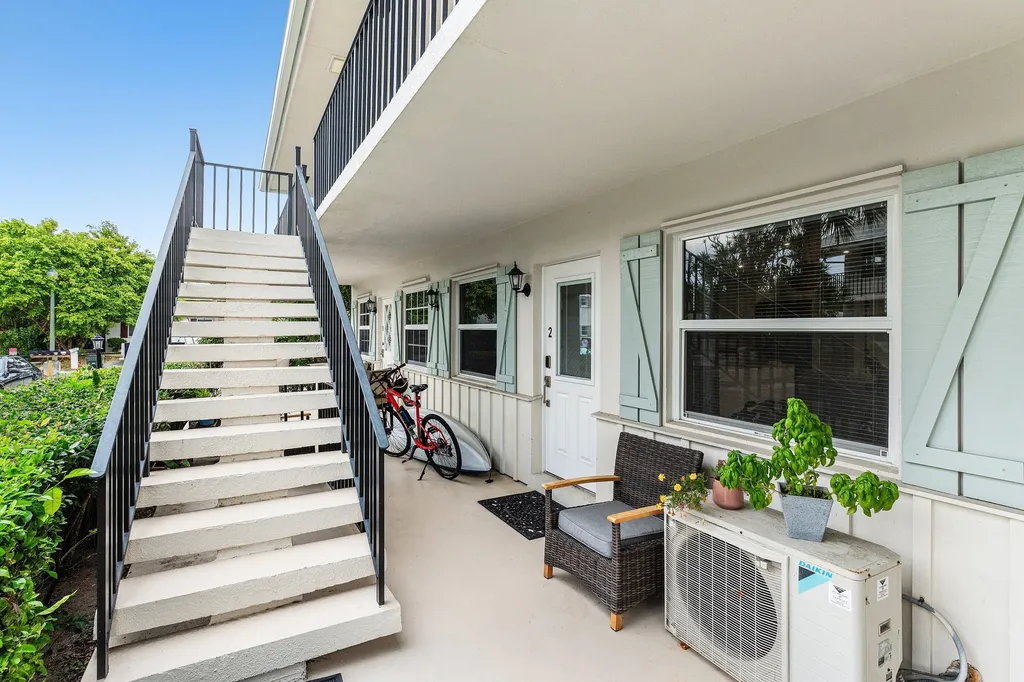 100 Bravado Lane Palm Beach Shores FL 33404