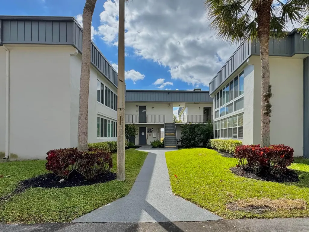 565 Piedmont L Delray Beach FL 33484