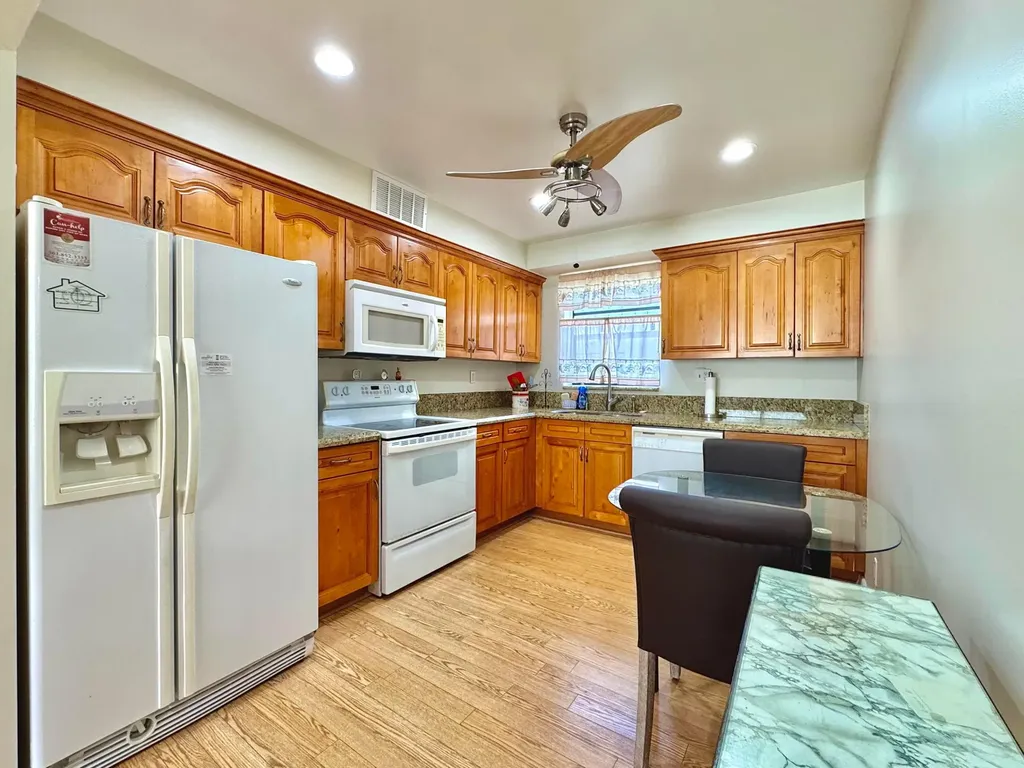 565 Piedmont L Delray Beach FL 33484