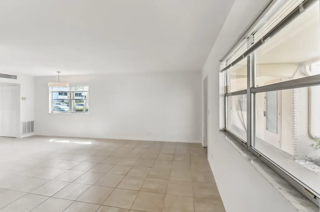447 Saxony J Way Delray Beach FL 33446