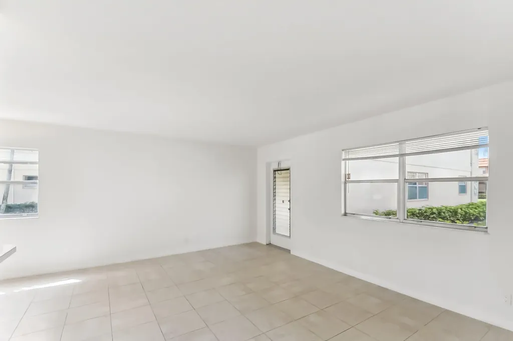 447 Saxony J Way Delray Beach FL 33446