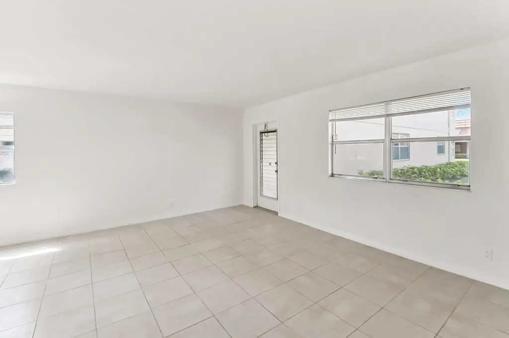 447 Saxony J Way Delray Beach FL 33446