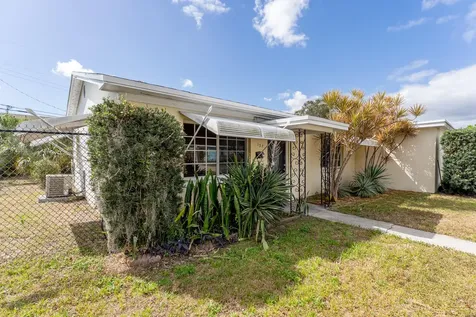 137 W 34th Street Riviera Beach FL 33404
