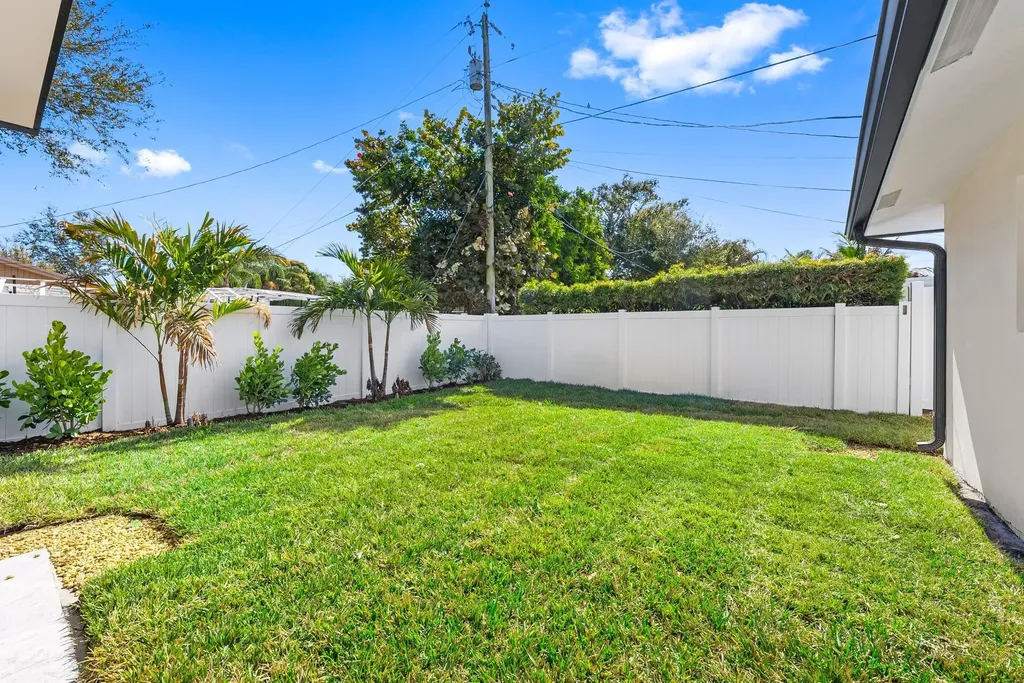 1607 Seabrook Road Jupiter FL 33469