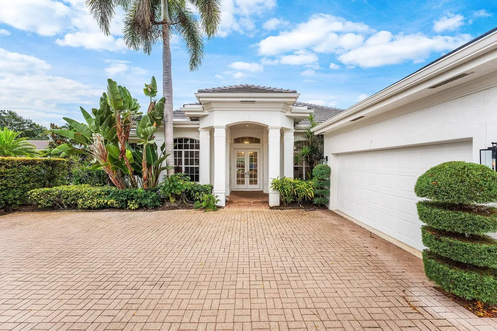 132 Pembroke Drive Palm Beach Gardens FL 33418