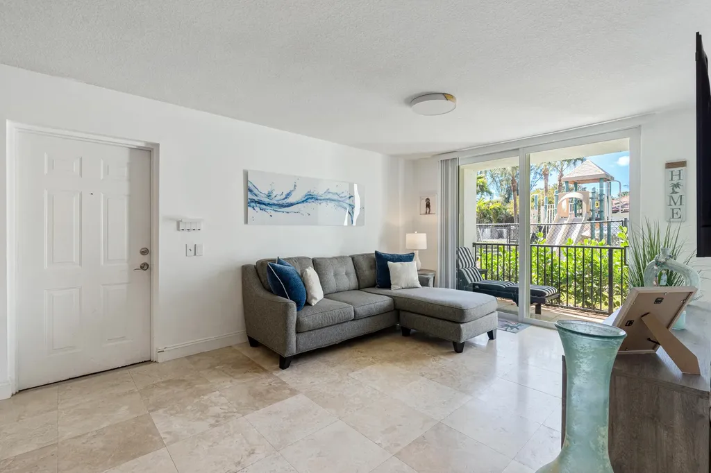 1205 Villa Circle Boynton Beach FL 33435