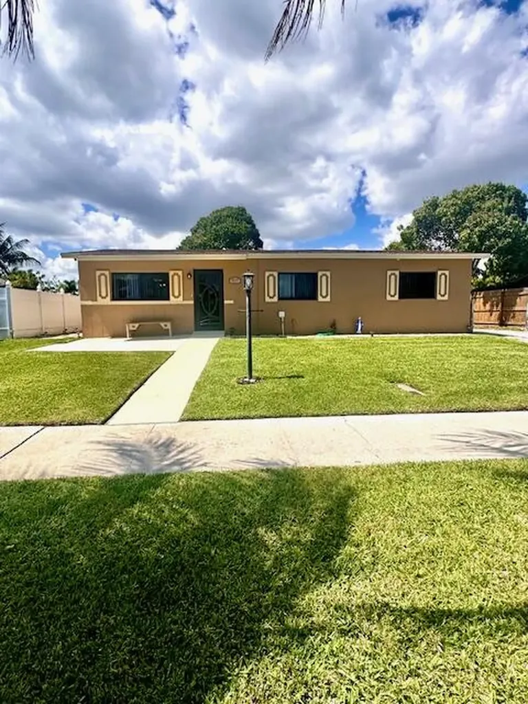 1481 SW 7th Terrace Deerfield Beach FL 33441