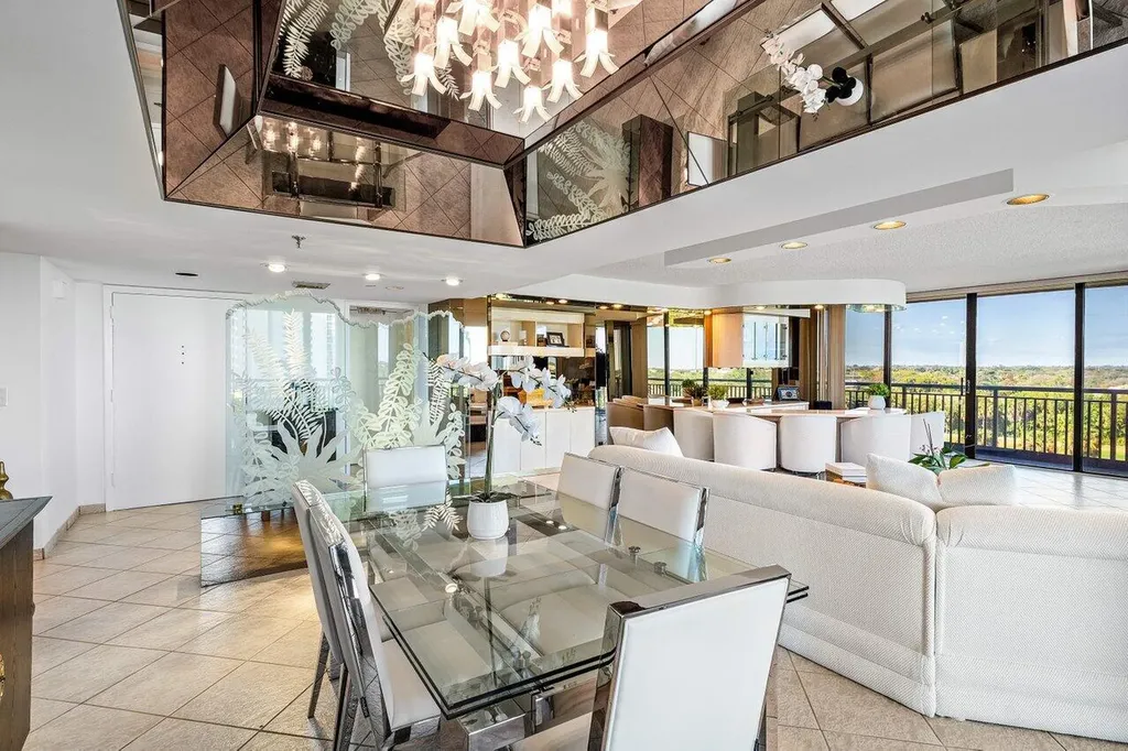 2427 Presidential Way West Palm Beach FL 33401