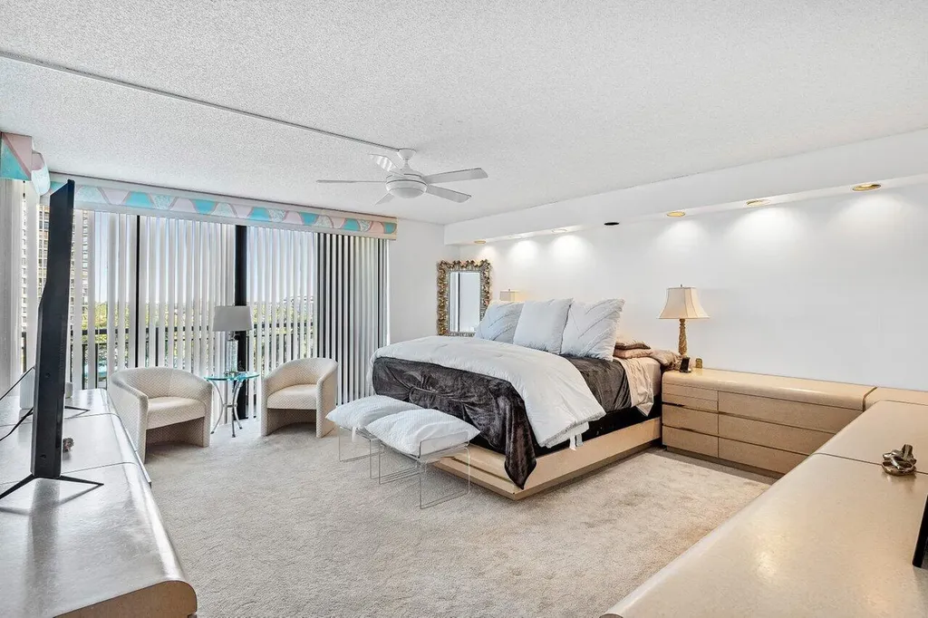 2427 Presidential Way West Palm Beach FL 33401