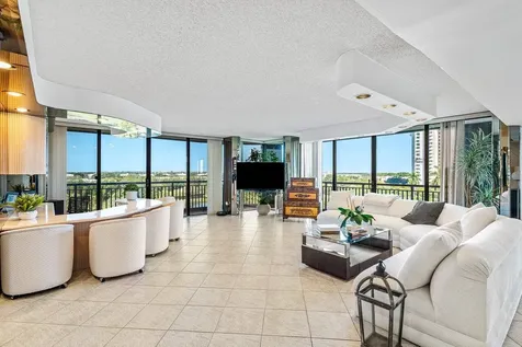 2427 Presidential Way West Palm Beach FL 33401