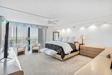 2427 Presidential Way West Palm Beach FL 33401