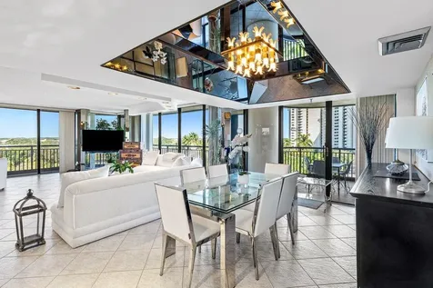 2427 Presidential Way West Palm Beach FL 33401
