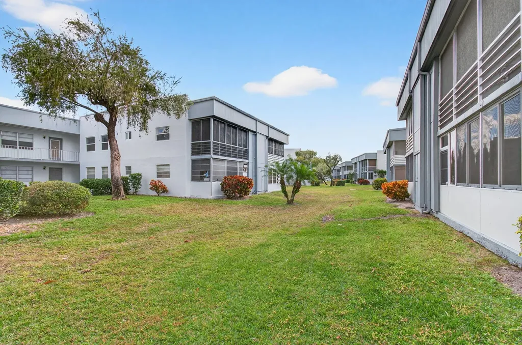 292 Piedmont G Delray Beach FL 33484