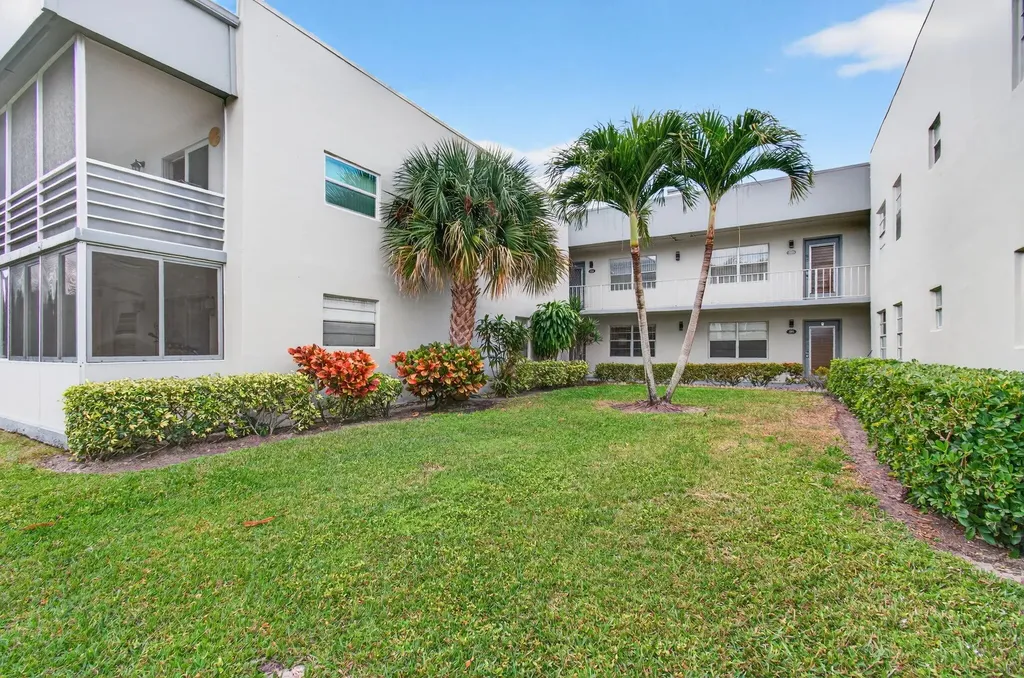 292 Piedmont G Delray Beach FL 33484