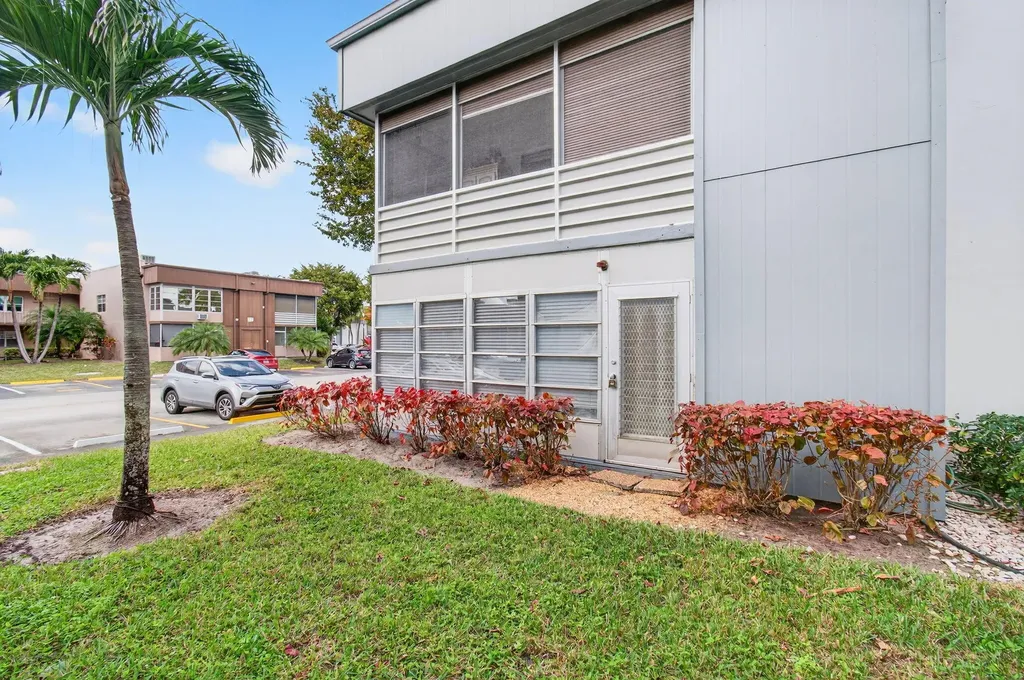 292 Piedmont G Delray Beach FL 33484