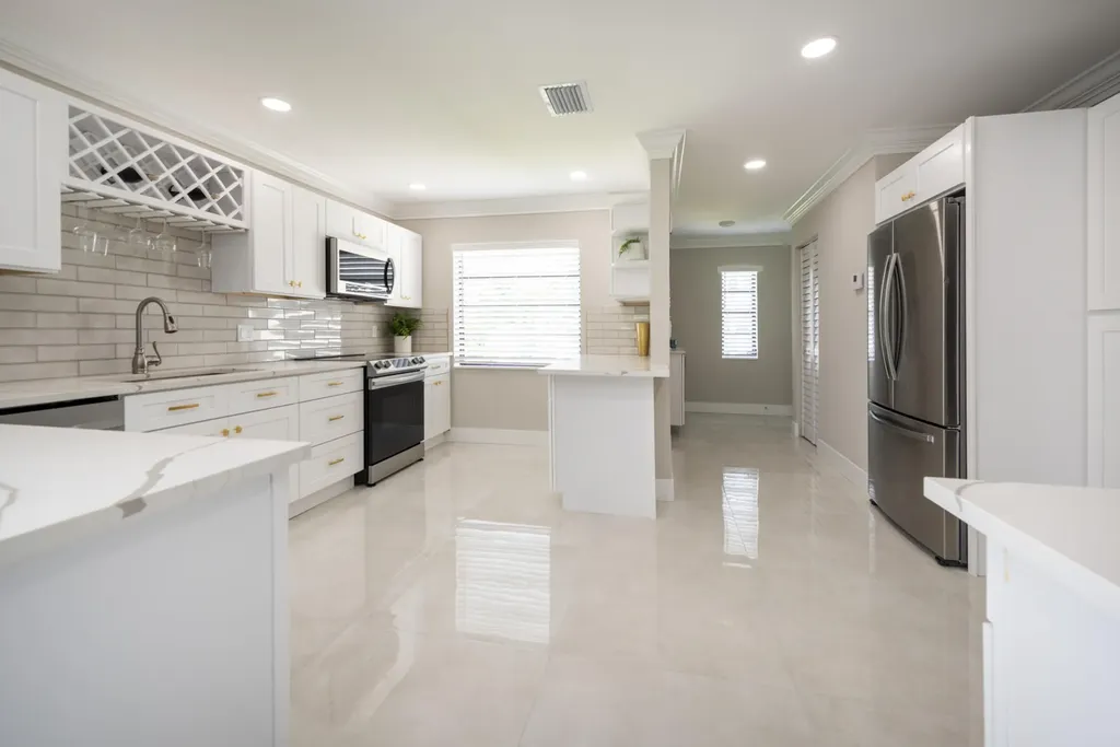 8535 Casa Del Lago Boca Raton FL 33433