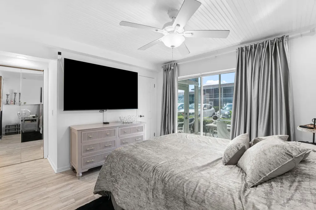 340 Horizons W Boynton Beach FL 33435
