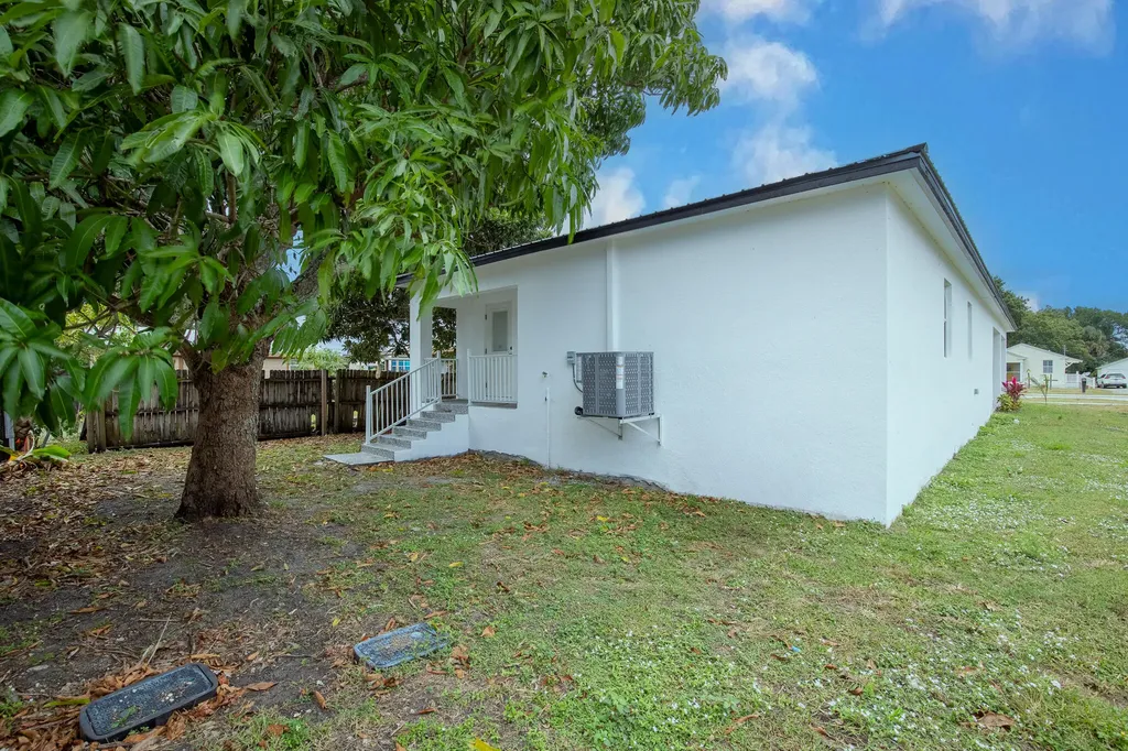 332 W Ventura Avenue Clewiston FL 33440