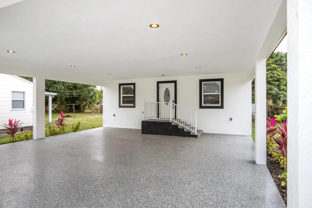 332 W Ventura Avenue Clewiston FL 33440