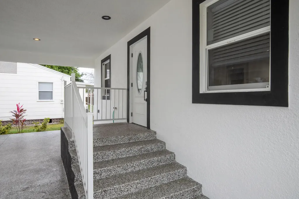 332 W Ventura Avenue Clewiston FL 33440