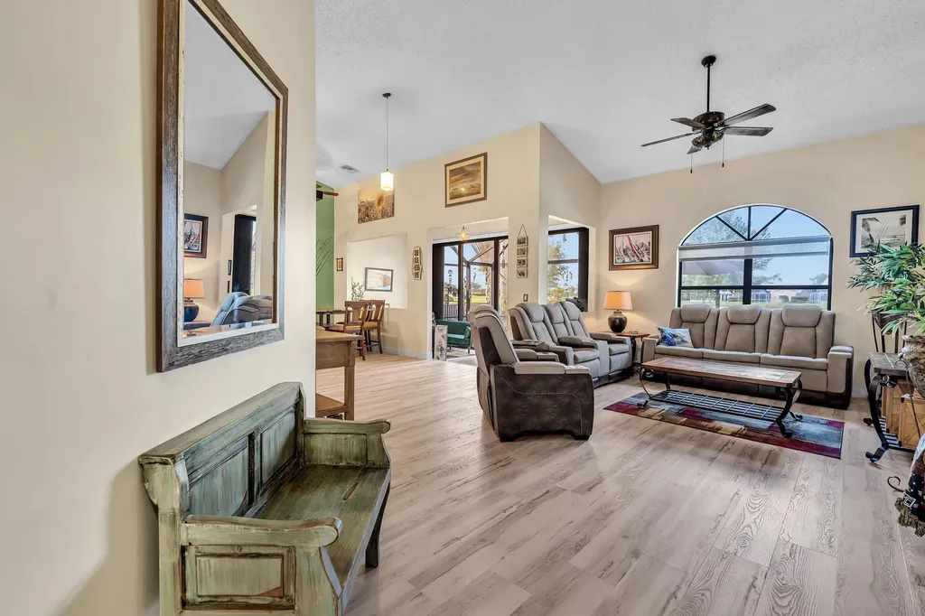 8099 Cassia Drive Boynton Beach FL 33472