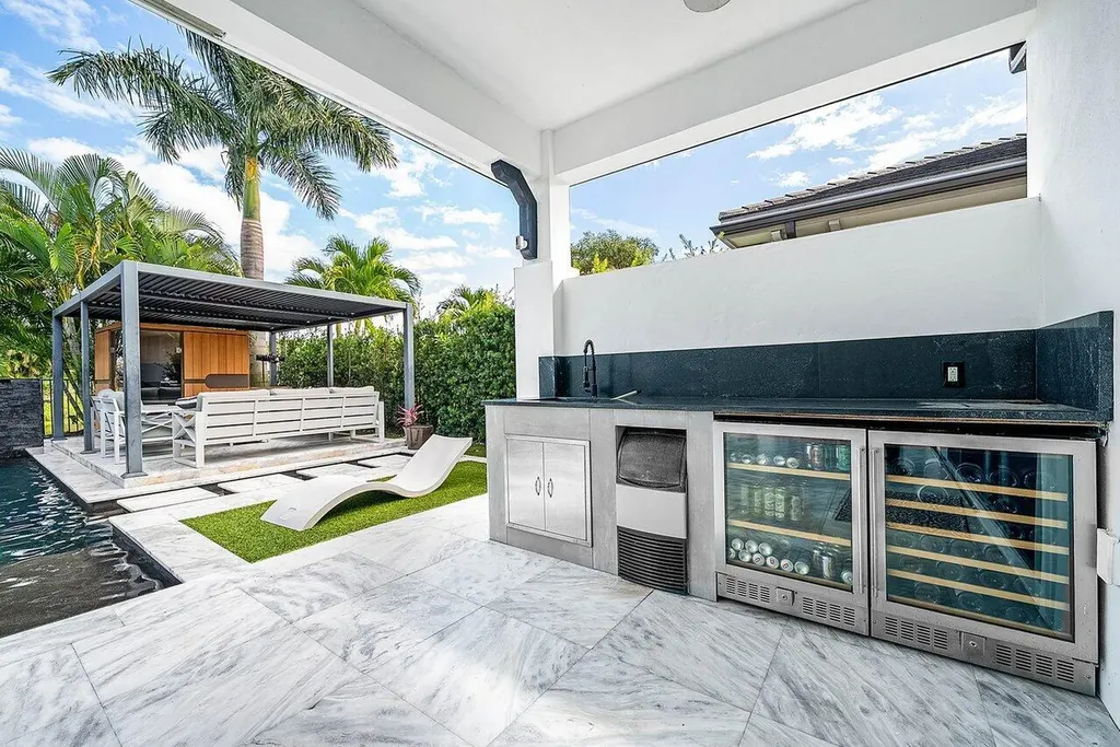 3019 Gin Berry Way West Palm Beach FL 33401