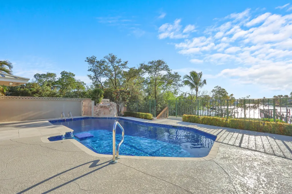 352 River Edge Road Jupiter FL 33477