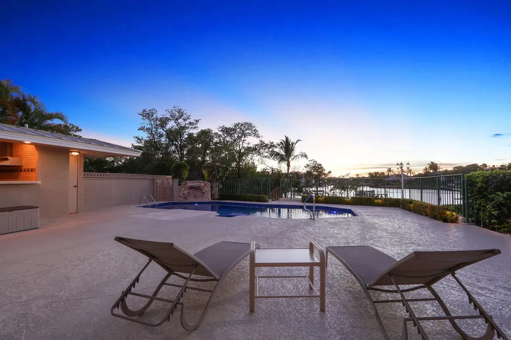 352 River Edge Road Jupiter FL 33477