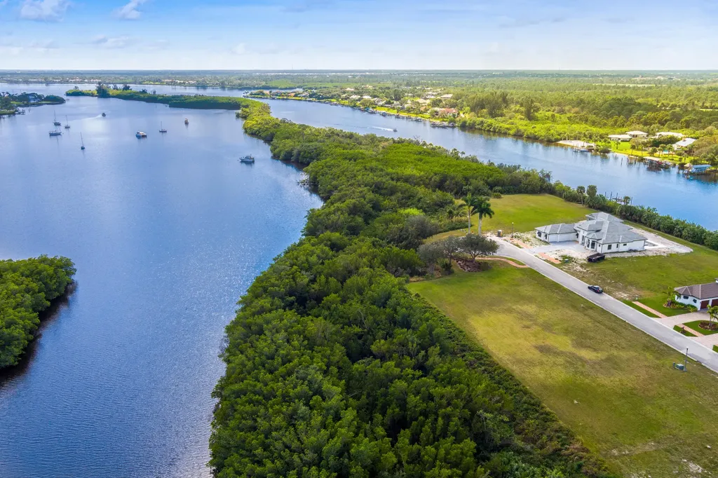150 SE Fiore Bello Port St Lucie FL 34952