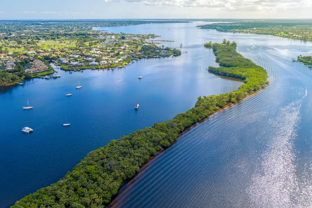 150 SE Fiore Bello Port St Lucie FL 34952