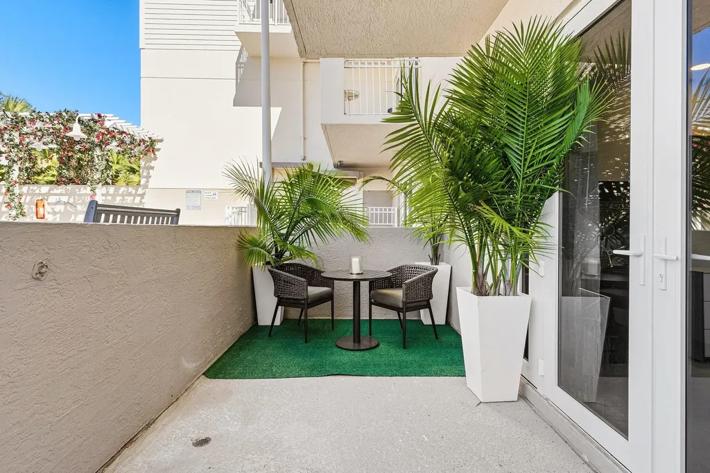 122 SE 6th Avenue Delray Beach FL 33483