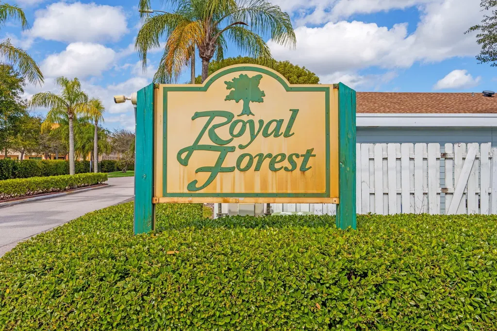 1662 Royal Forest Court West Palm Beach FL 33406