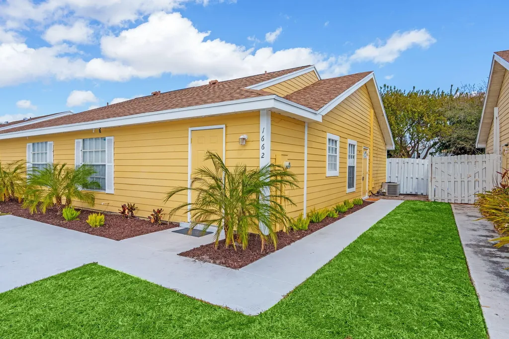 1662 Royal Forest Court West Palm Beach FL 33406