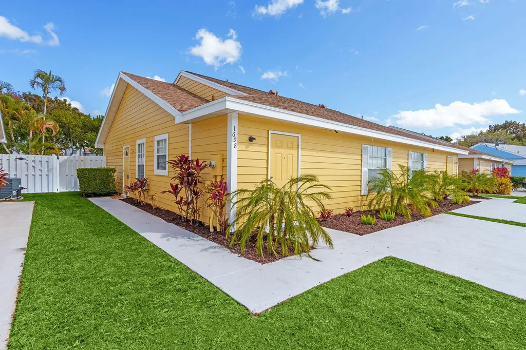1658 Royal Forest Court West Palm Beach FL 33406