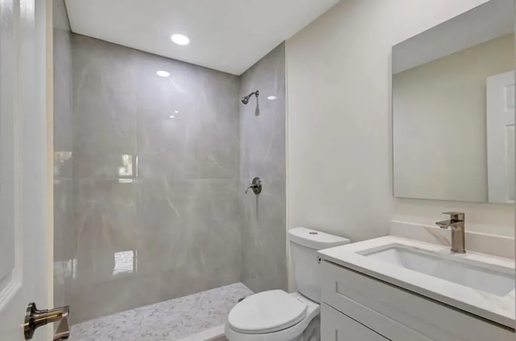 2016 Avenue S Riviera Beach FL 33404