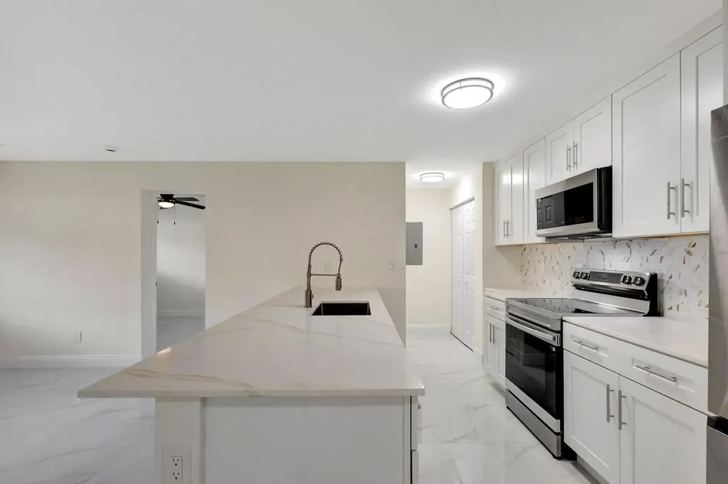 2016 Avenue S Riviera Beach FL 33404