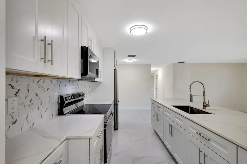 2016 Avenue S Riviera Beach FL 33404