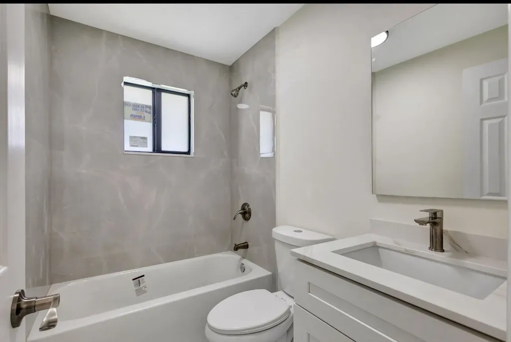 2016 Avenue S Riviera Beach FL 33404