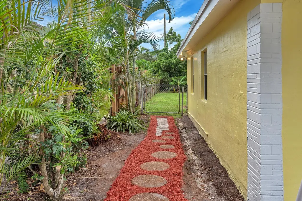 4882 Jefferson Road Delray Beach FL 33445