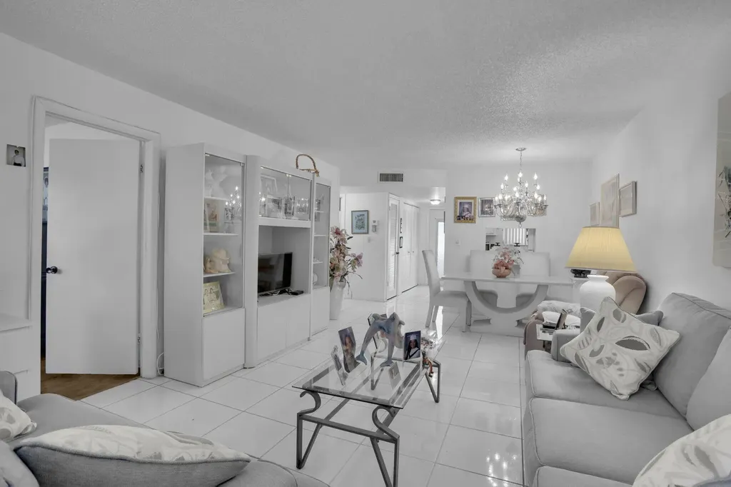 2751 E Sunrise Lakes Drive Sunrise FL 33322
