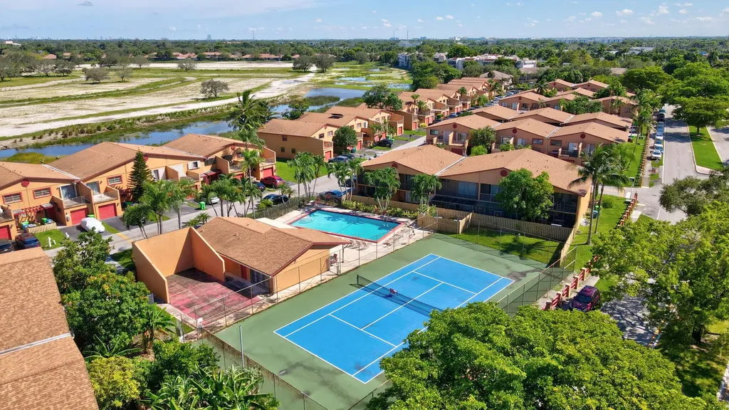 2751 E Sunrise Lakes Drive Sunrise FL 33322
